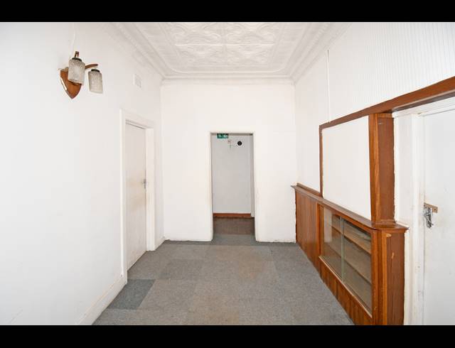 5.5 BEDROOM HOUSE FOR SALE IN HURST HILL